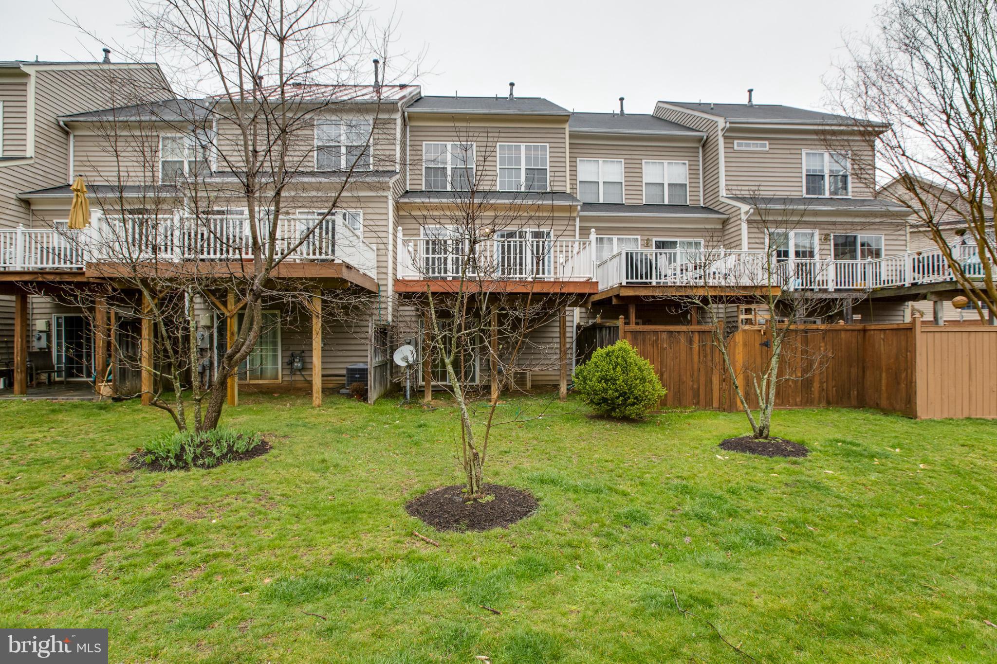 11469 Heritage Commons Way Reston, VA 20194 - Photo 28 of 29 Exterior (Rear)