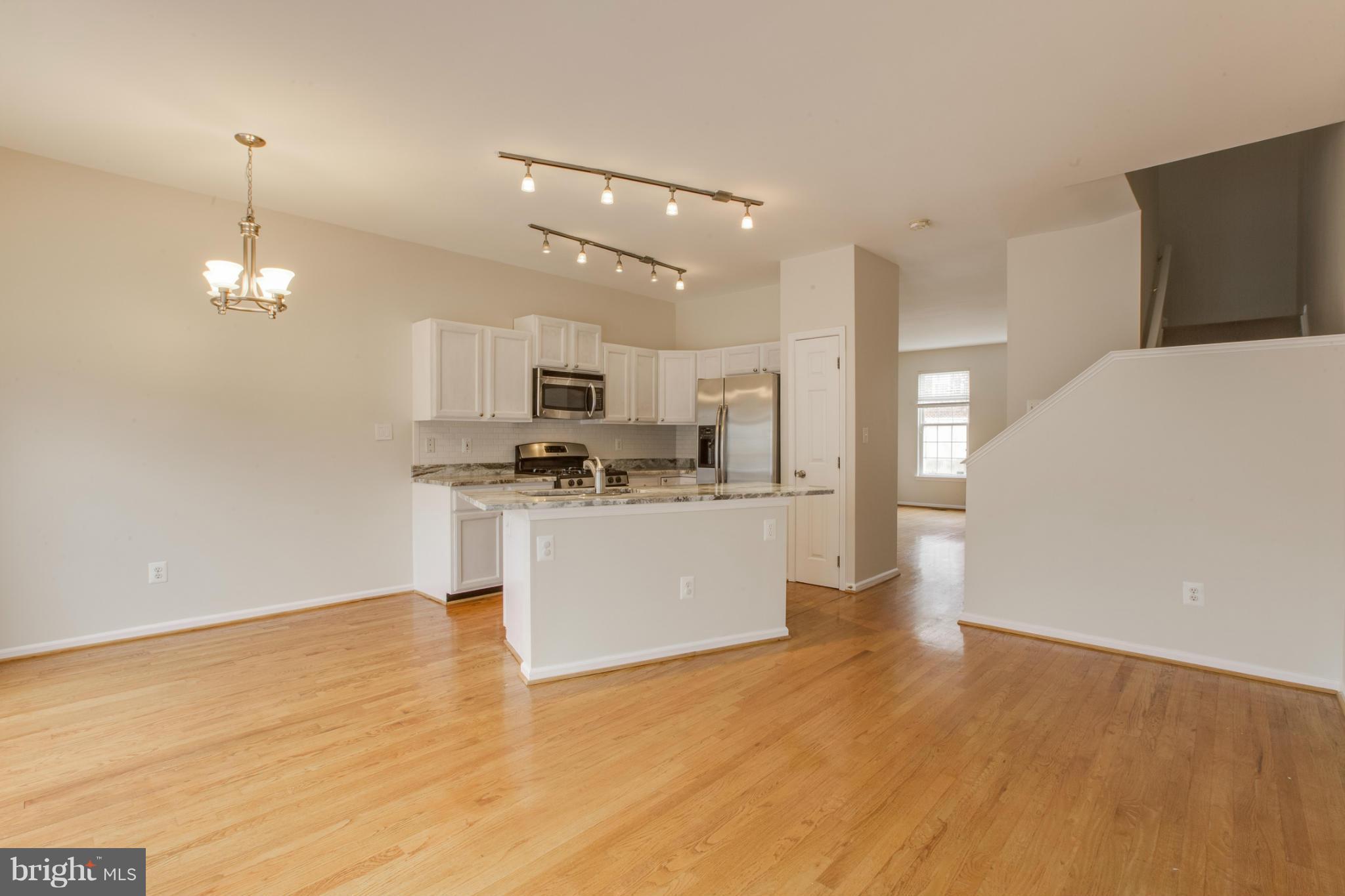 11469 Heritage Commons Way Reston, VA 20194 - Photo 4 of 29 Kitchen