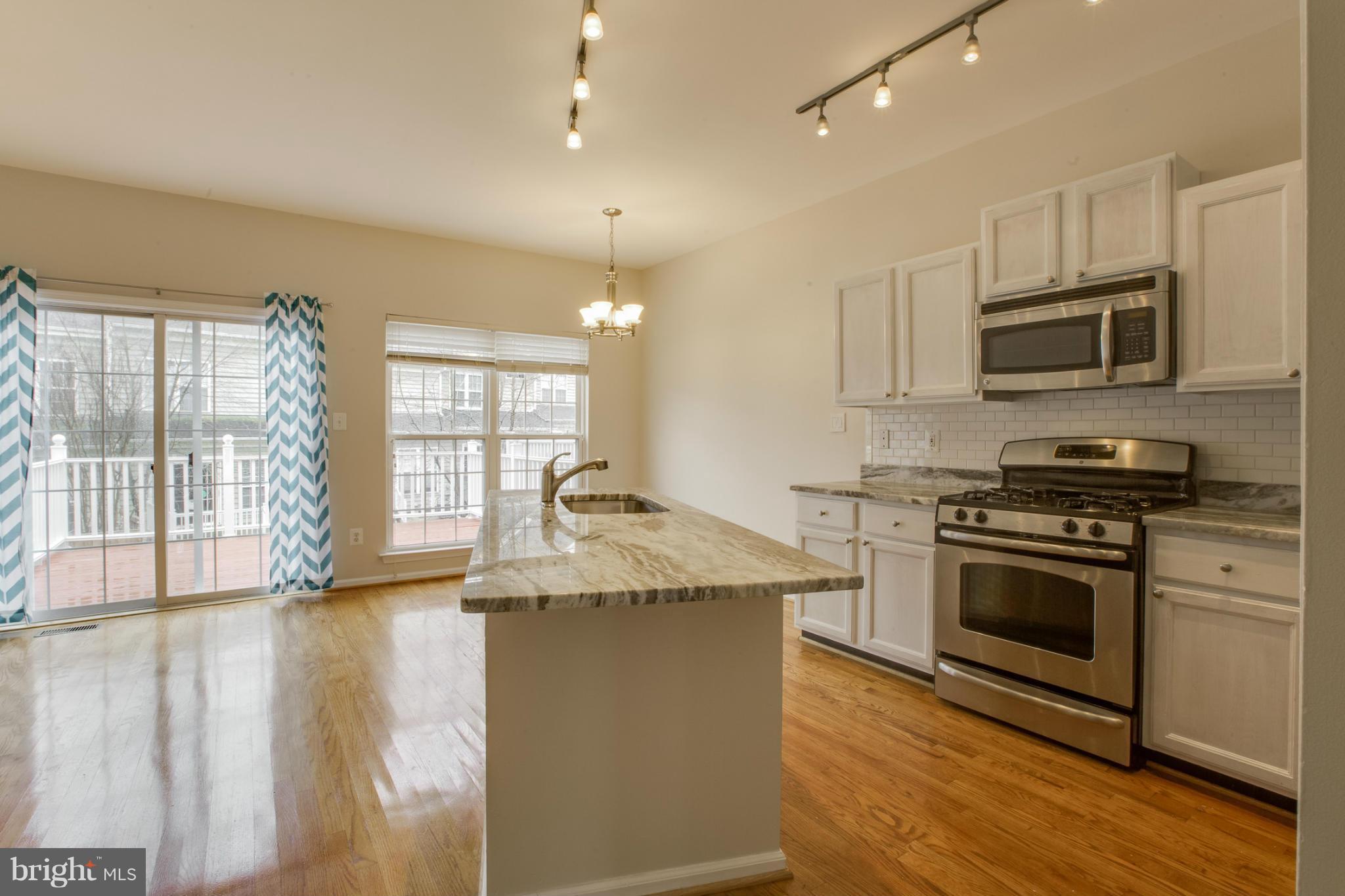 11469 Heritage Commons Way Reston, VA 20194 - Photo 5 of 29 Kitchen