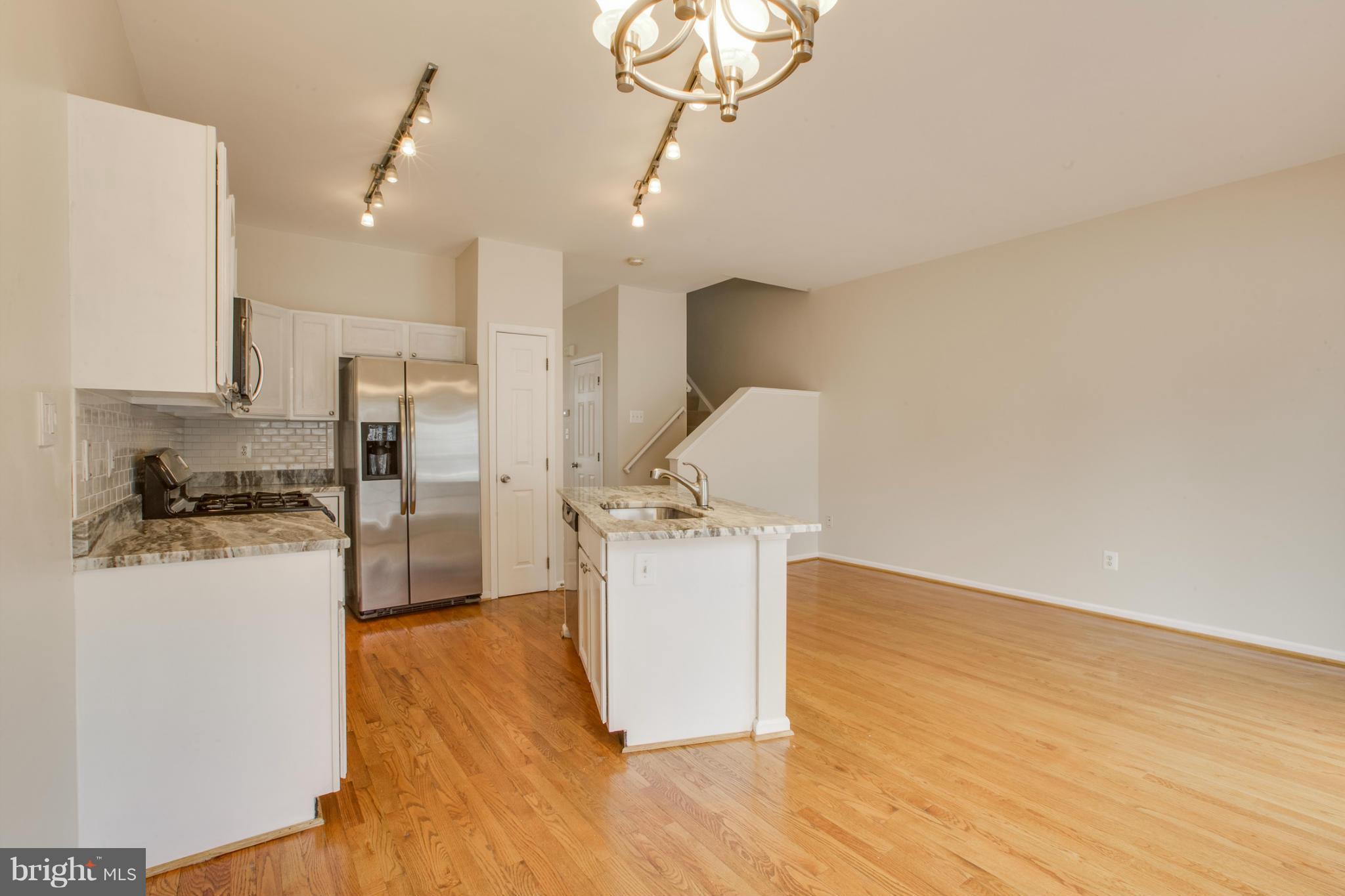 11469 Heritage Commons Way Reston, VA 20194 - Photo 6 of 29 Kitchen