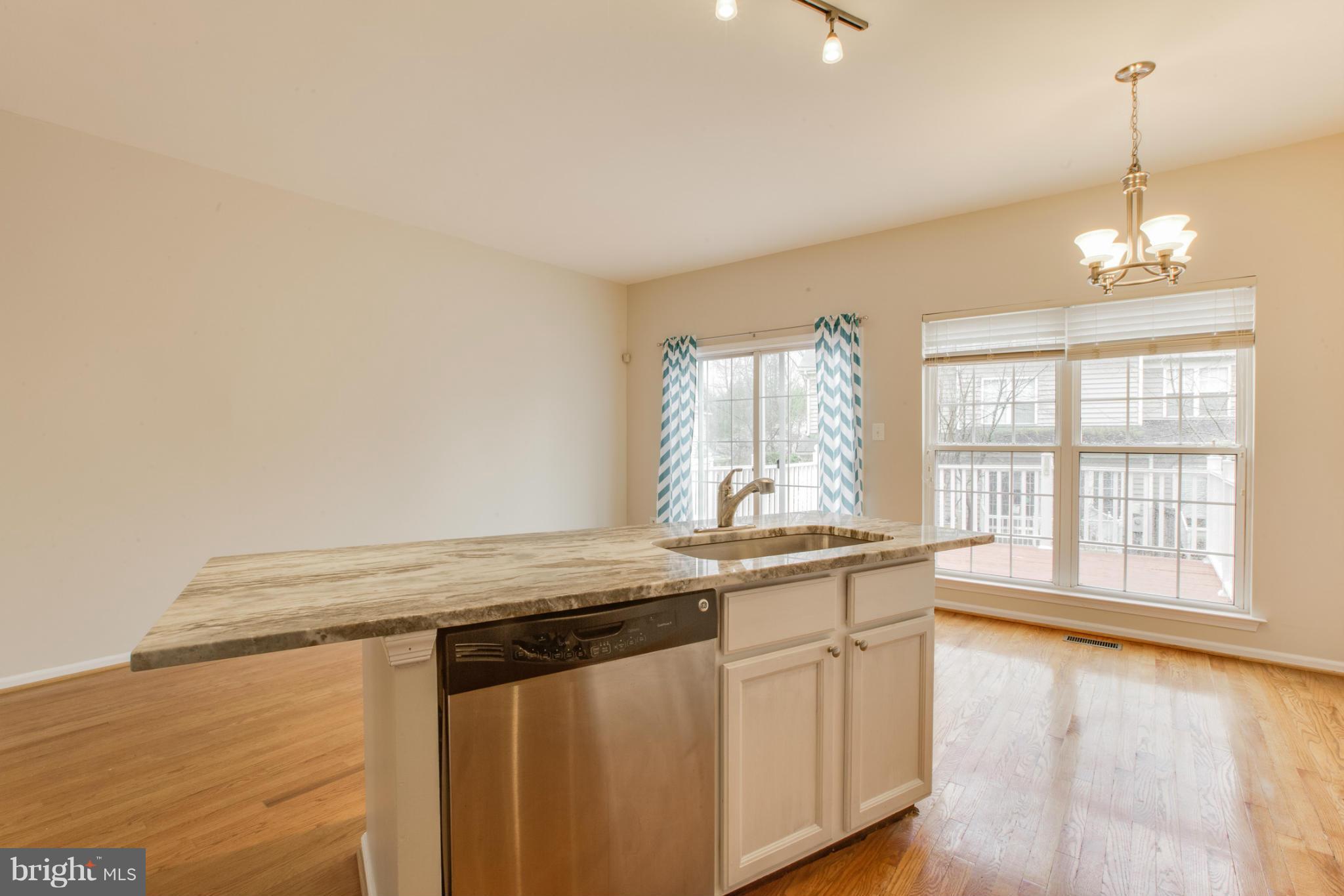 11469 Heritage Commons Way Reston, VA 20194 - Photo 7 of 29 Kitchen