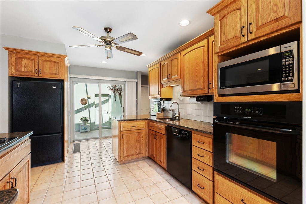 29 Stillman Road Lynnfield, MA 01940 - Photo 8 of 40 Gallery Image 8