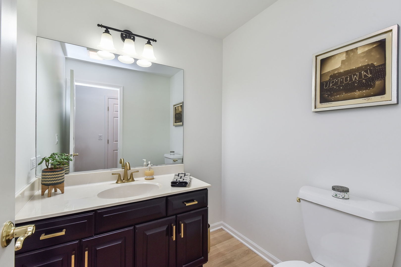 704 Natwill Square Geneva, IL 60134 - Photo 14 of 35 a bathroom with a sink and a mirror
