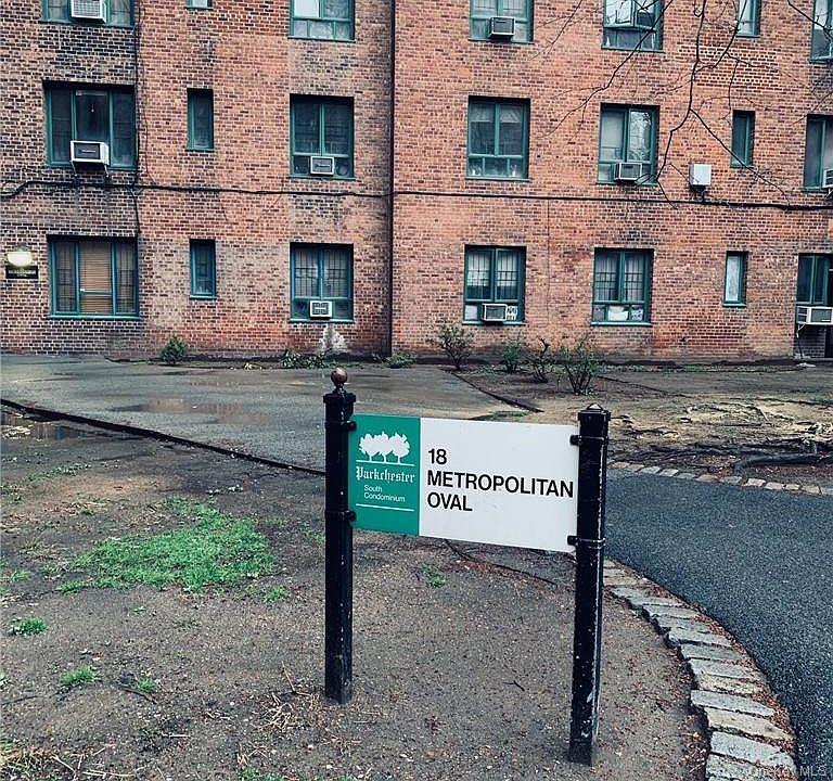 18 Metropolitan Ovl, Unit 8A Bronx, NY 10462 - Photo 1 of 5 a sign on a pole on a street