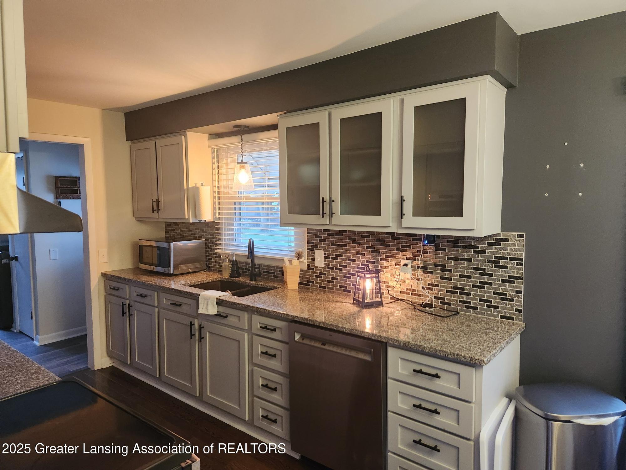 2631 Grovenburg Road Lansing, MI 48911 - Photo 19 of 37 Kitchen