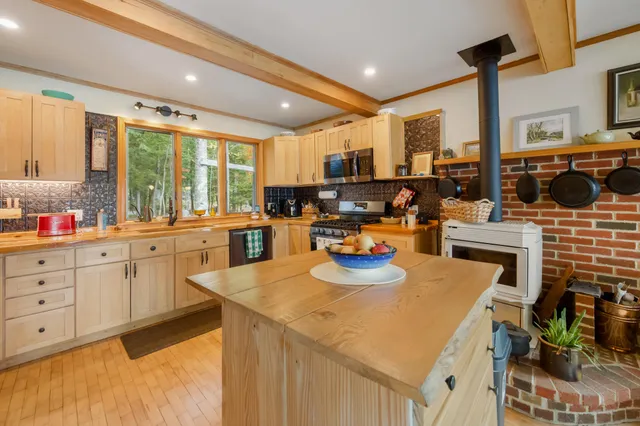 $590,000 | 15 Memory Lane, Lincoln, ME 04457