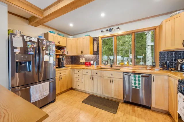 $590,000 | 15 Memory Lane, Lincoln, ME 04457