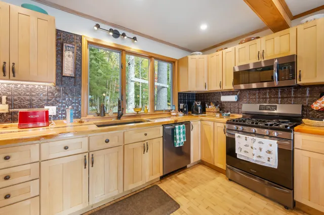 $590,000 | 15 Memory Lane, Lincoln, ME 04457