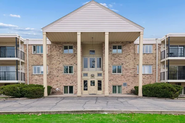 $129,900 | 4351 Parklawn Avenue, Unit 205E, Edina, MN 55435