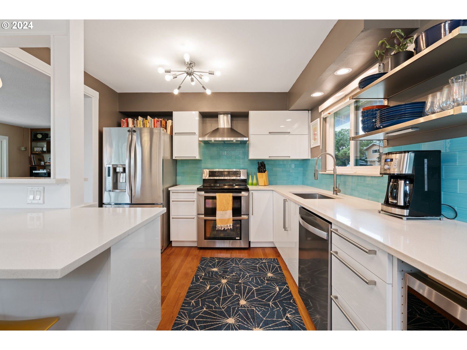 3130 Southwest Ridge Drive Portland, OR 97219 - Photo 17 of 46 Gallery Image 17