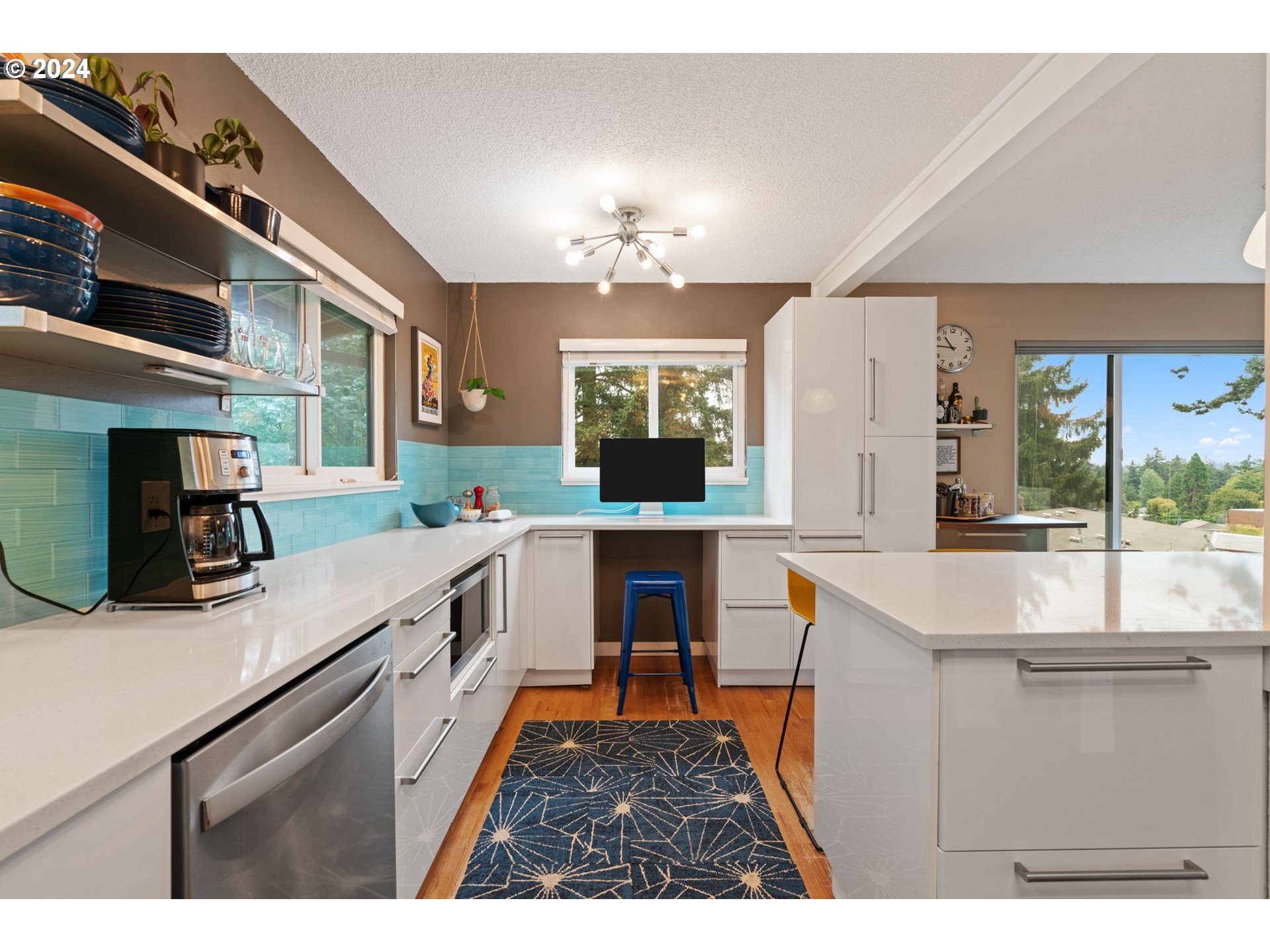 3130 Southwest Ridge Drive Portland, OR 97219 - Photo 20 of 46 Gallery Image 20