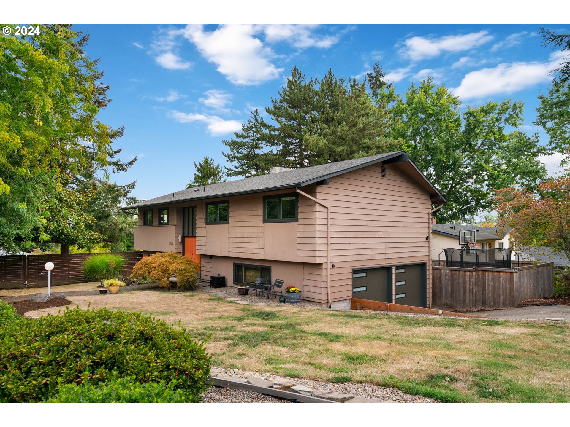 3130 Southwest Ridge Drive Portland, OR 97219 - Photo 2 of 46 Gallery Image 2