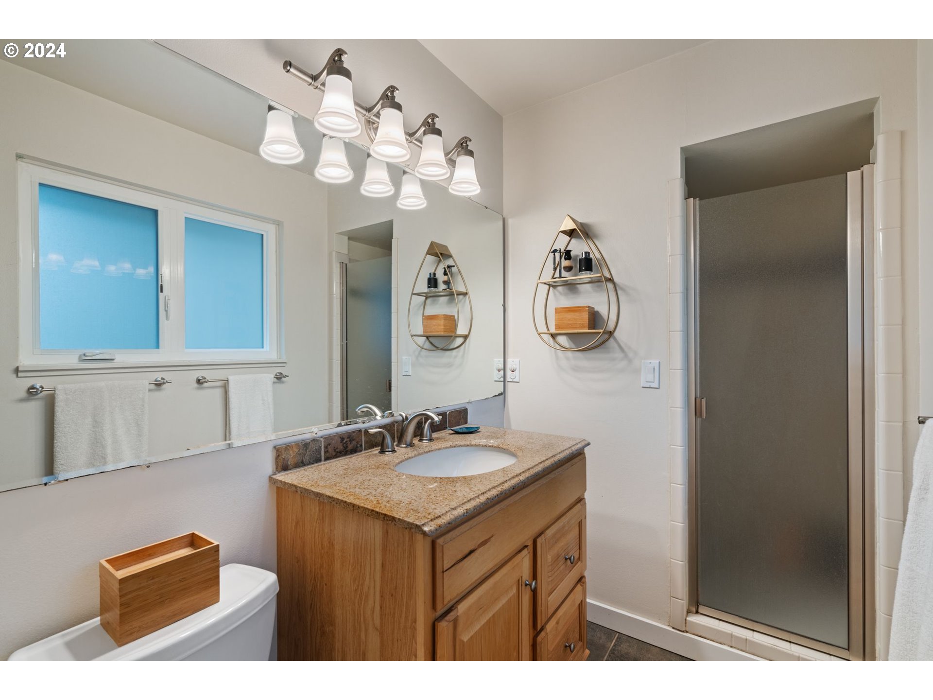 3130 Southwest Ridge Drive Portland, OR 97219 - Photo 25 of 46 Gallery Image 25