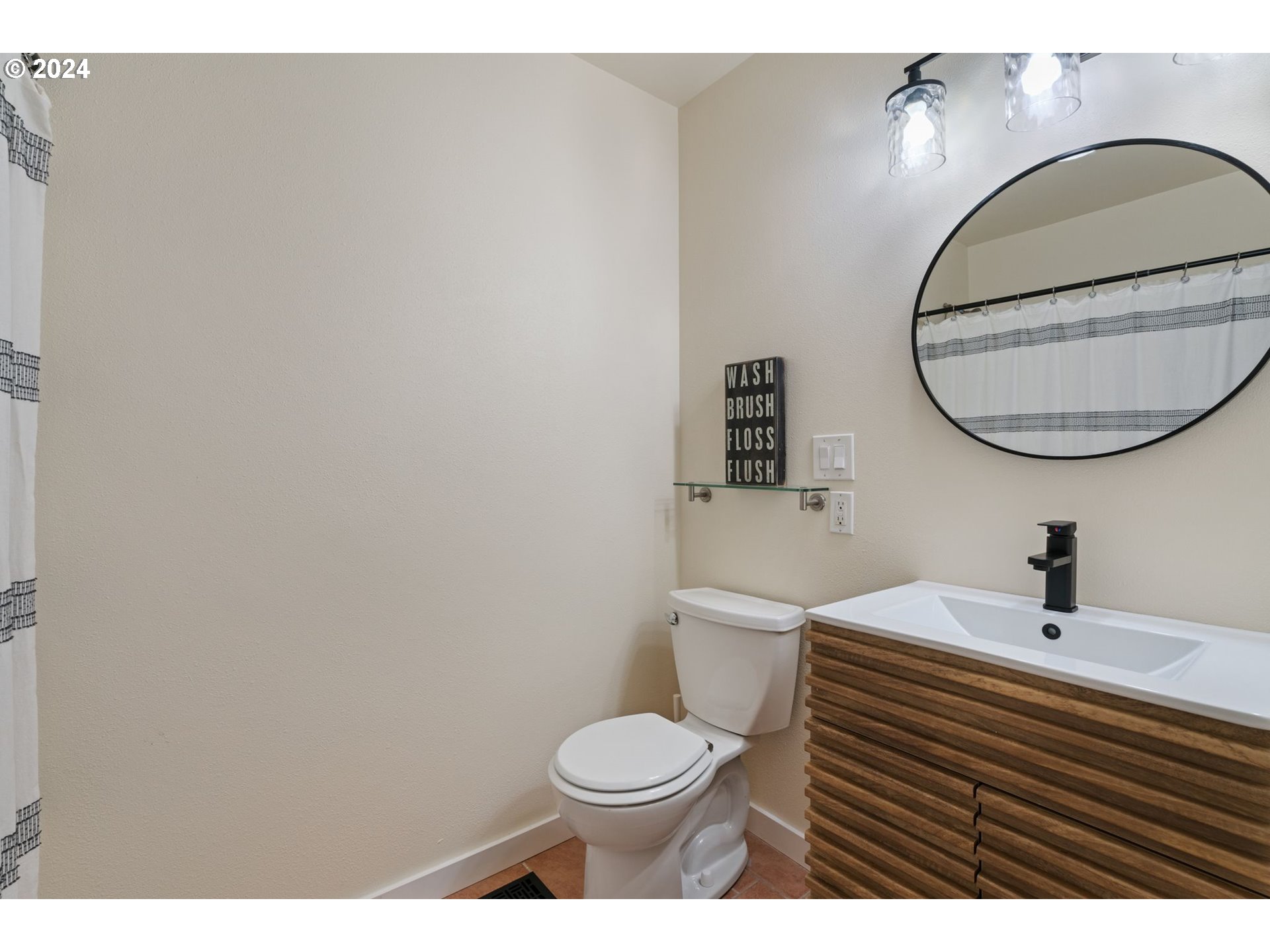 3130 Southwest Ridge Drive Portland, OR 97219 - Photo 29 of 46 Gallery Image 29