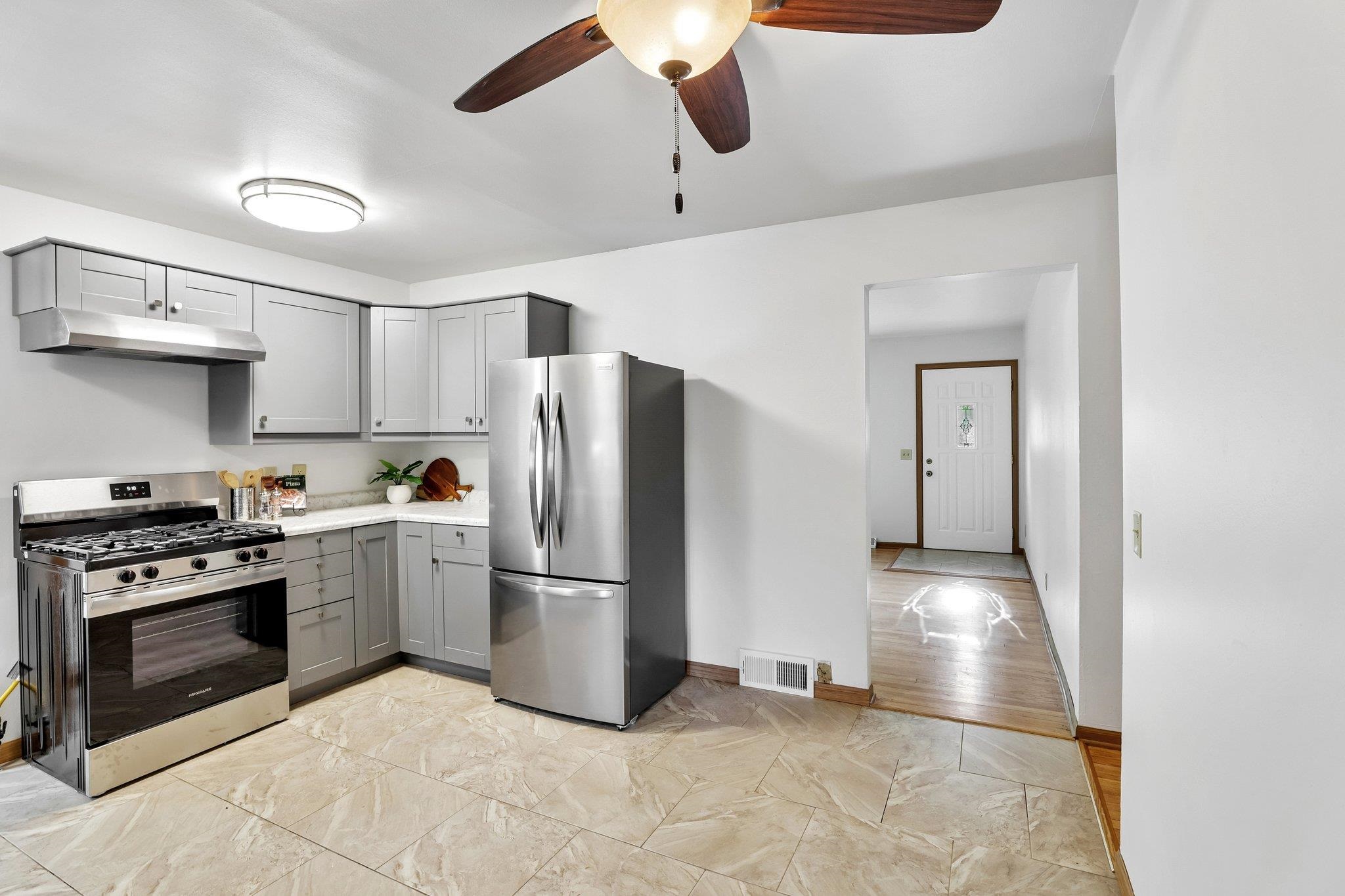 4513 Esch Lane Madison, WI 53704 - Photo 11 of 37