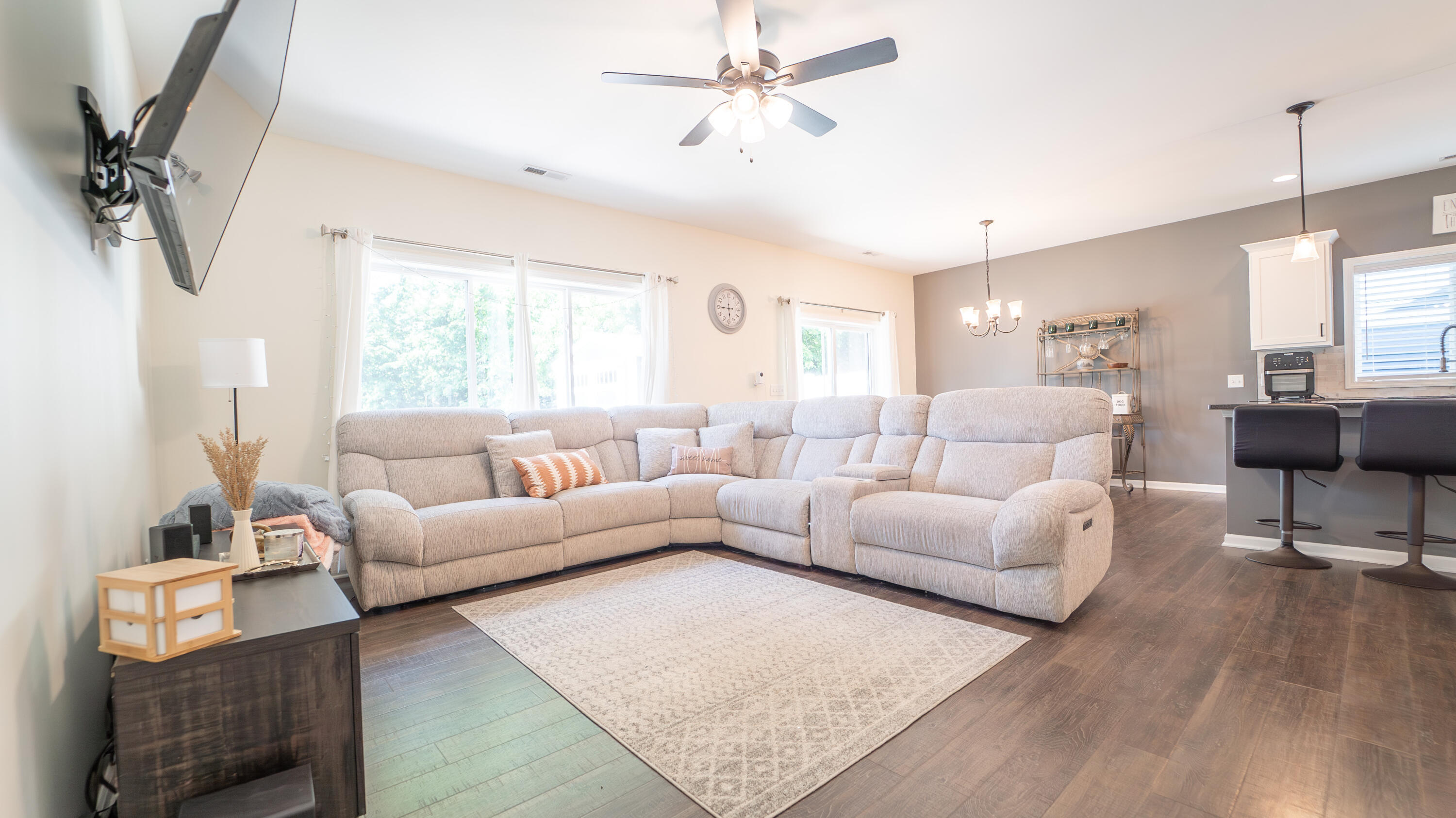 538 Emerald Drive Chesterton, IN 46304 - Photo 14 of 25 a living room with furniture and a flat screen tv