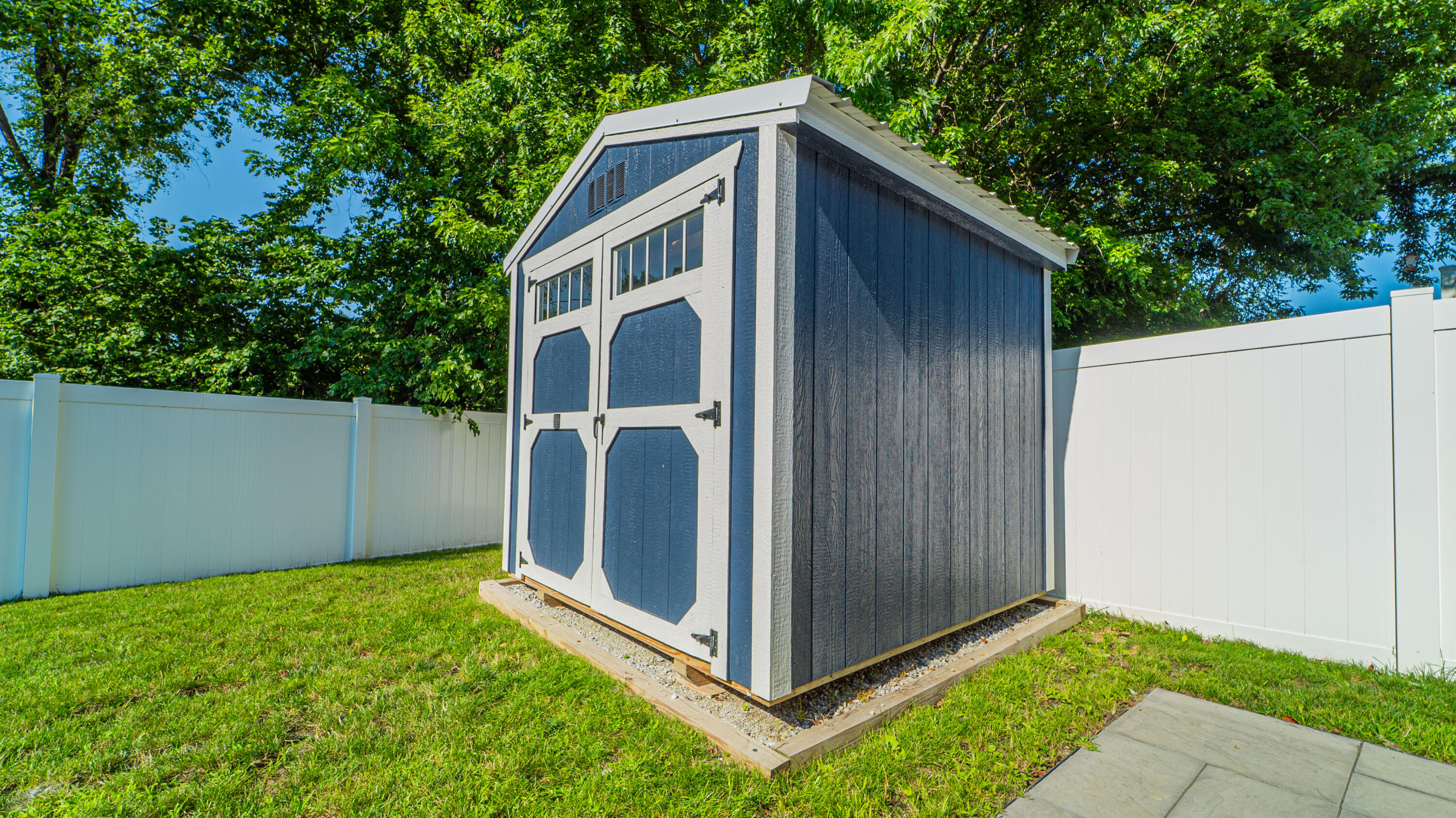 538 Emerald Drive Chesterton, IN 46304 - Photo 25 of 25 a backyard of a house with a small cabin