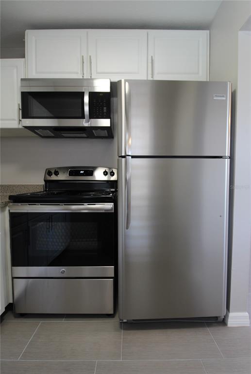 3001 Bee Ridge Road, Unit 224 Sarasota, FL 34239 - Photo 4 of 19