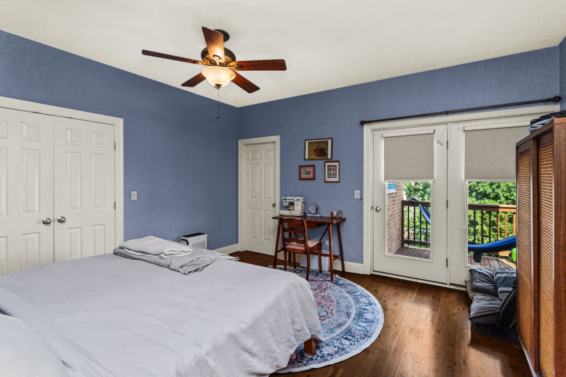 4635 North Malden Street, Unit 3S Chicago, IL 60640 - Photo 11 of 20 a bedroom with a bed and a table in it