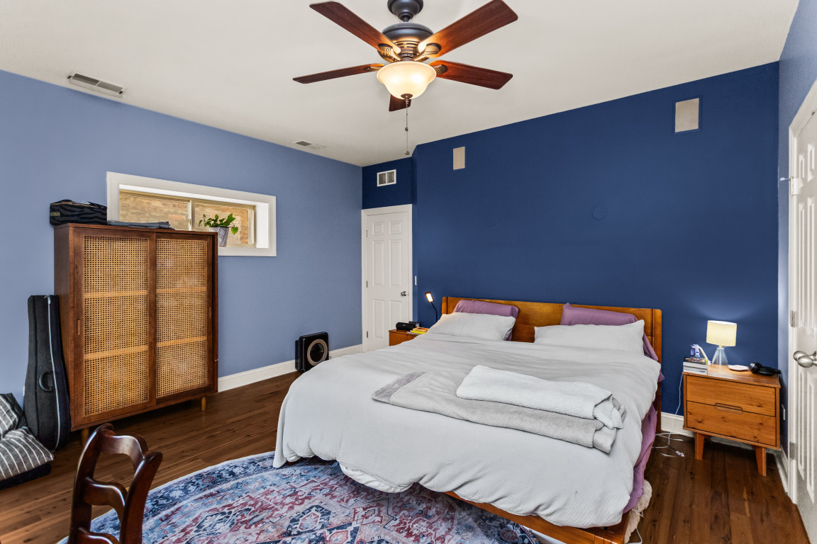 4635 North Malden Street, Unit 3S Chicago, IL 60640 - Photo 10 of 20 a bed room with a bed and a window
