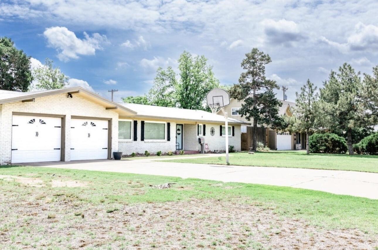 1106 Amarillo Plainview, TX 79072 - Photo 2 of 20 IMG_4049