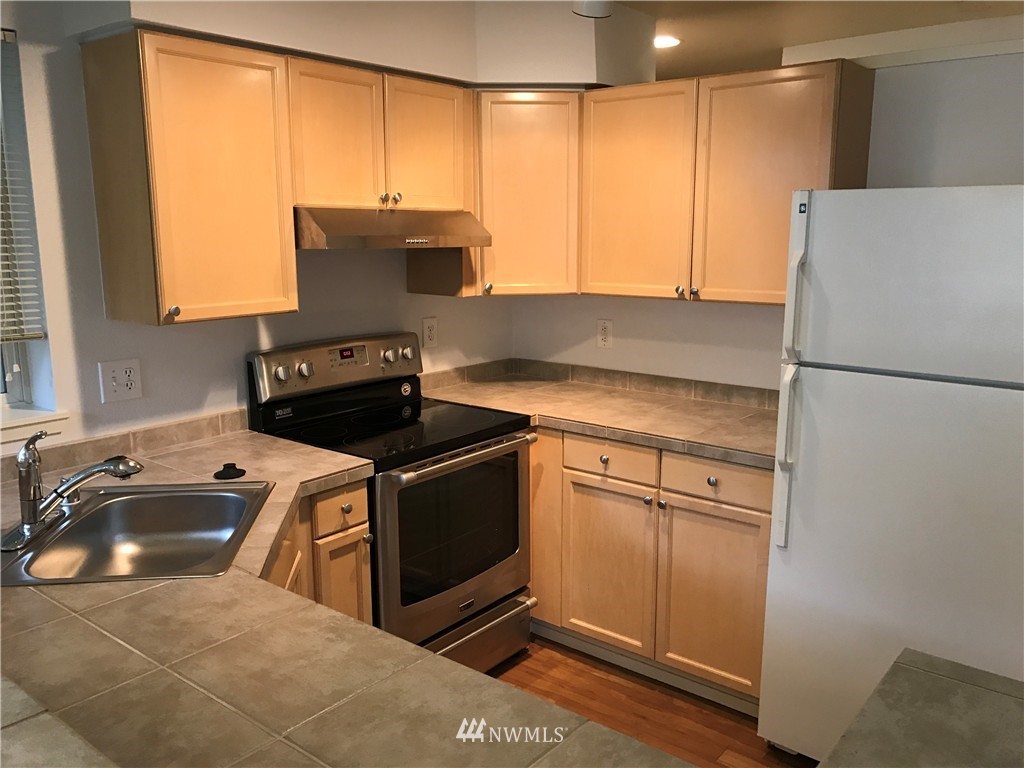 3921 243rd Place Southeast, Unit J103 Bothell, WA 98021 - Photo 4 of 6