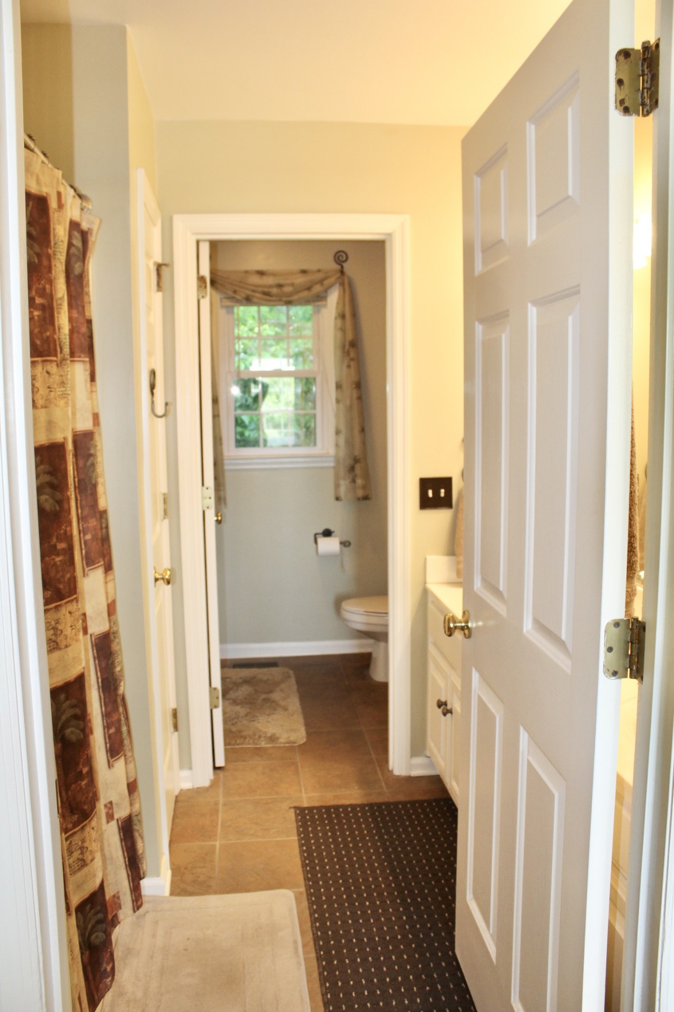 800 Oak Ridge Drive Springfield, TN 37172 - Photo 25 of 48 a bathroom with a tub shower and a sink