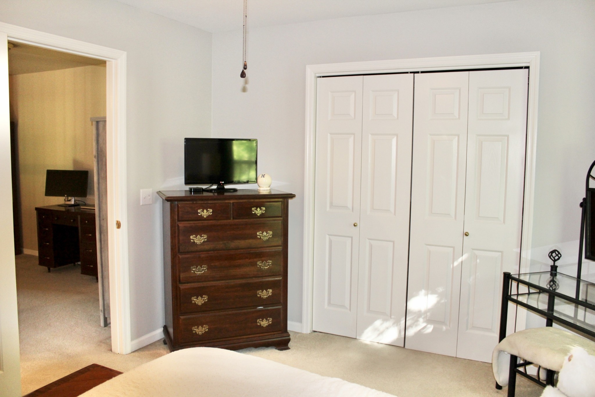 800 Oak Ridge Drive Springfield, TN 37172 - Photo 33 of 48 a living room with a flat screen tv and a walk in closet