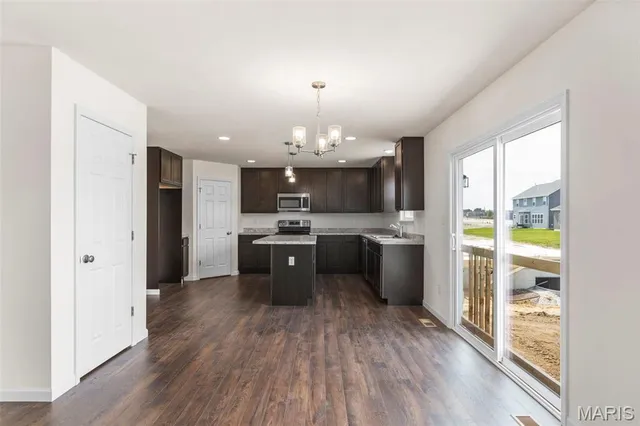 $379,900 | 1032 Westhaven Boulevard, Wentzville, MO 63385