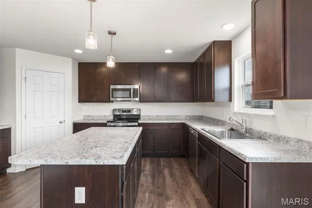 $379,900 | 1032 Westhaven Boulevard, Wentzville, MO 63385