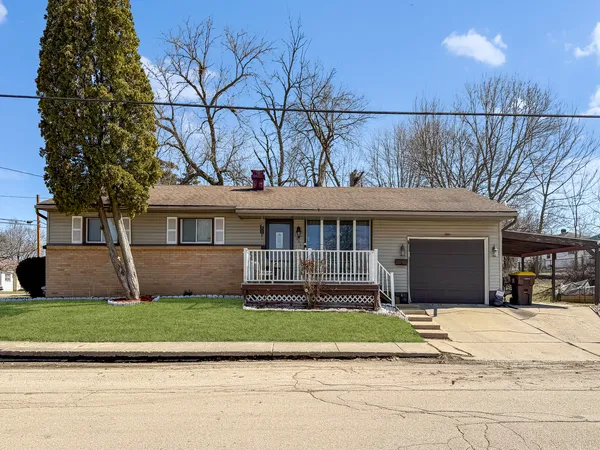 $129,900 | 1305 South Prairie Avenue, Freeport, IL 61032