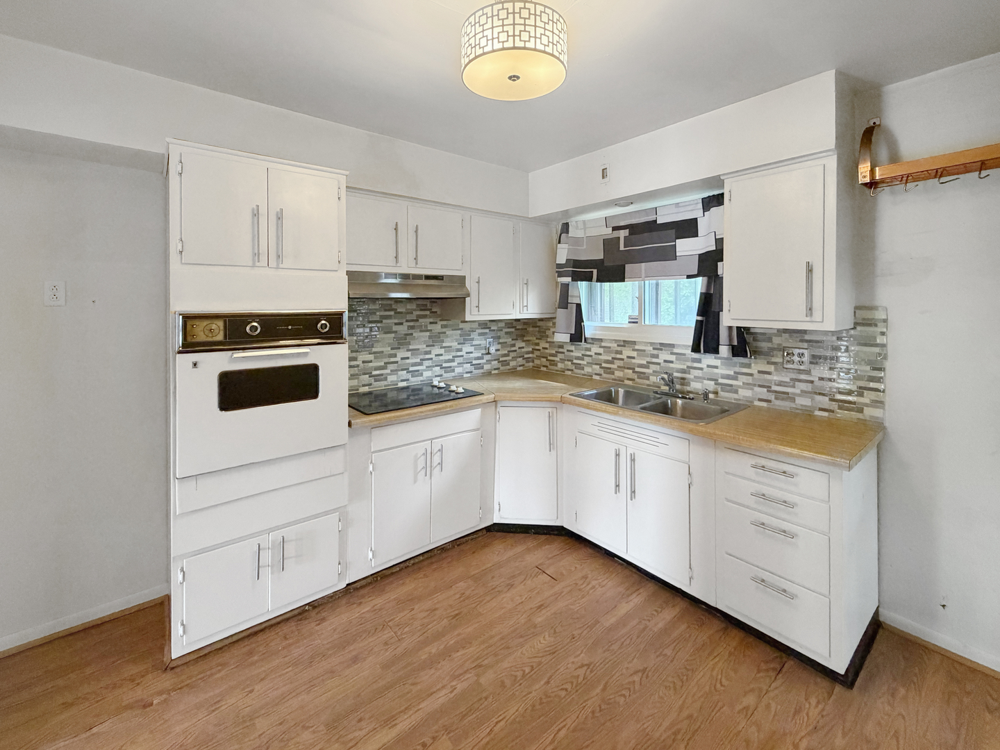 1305 South Prairie Avenue Freeport, IL 61032 - Photo 4 of 12