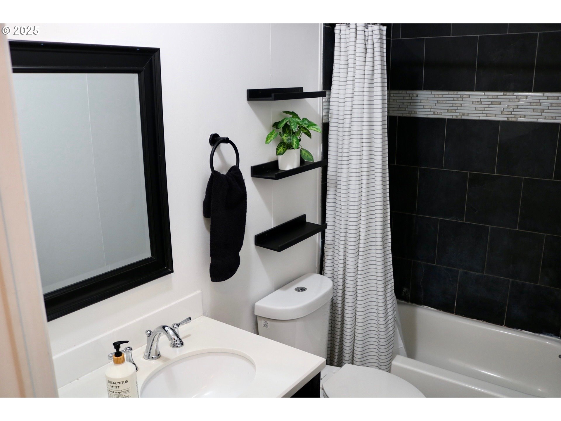 5660 Daisy Street, Unit 4 Springfield, OR 97478 - Photo 13 of 33 Gallery Image 13