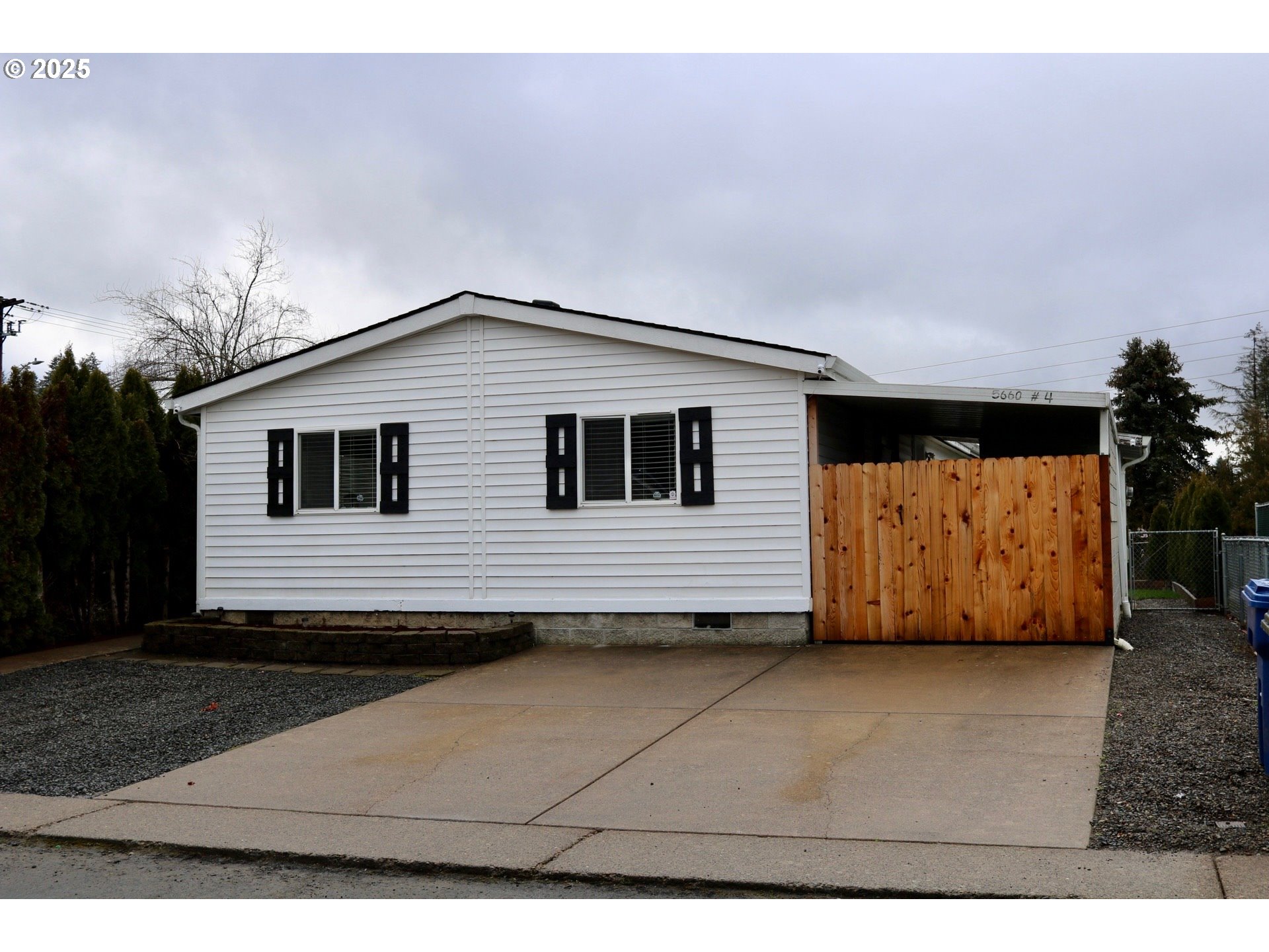 5660 Daisy Street, Unit 4 Springfield, OR 97478 - Photo 2 of 33 Gallery Image 2