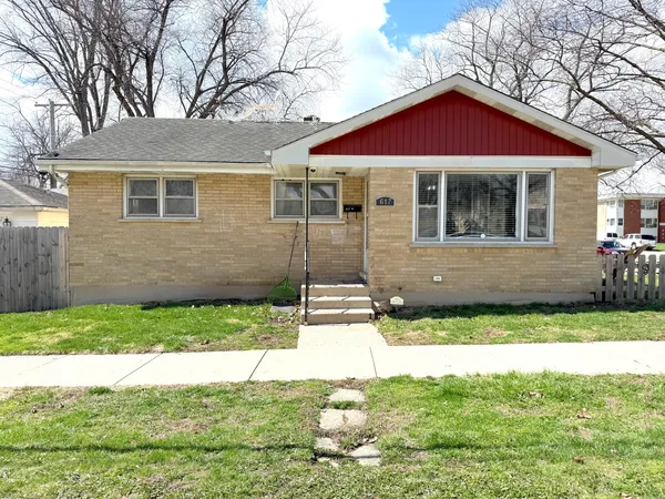 $299,900 | 617 McKinley Avenue, Mundelein, IL 60060