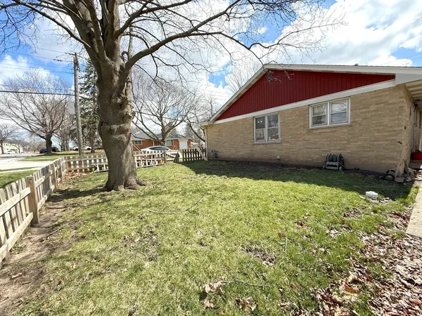 $299,900 | 617 McKinley Avenue, Mundelein, IL 60060
