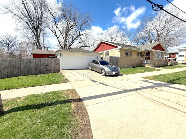 $299,900 | 617 McKinley Avenue, Mundelein, IL 60060