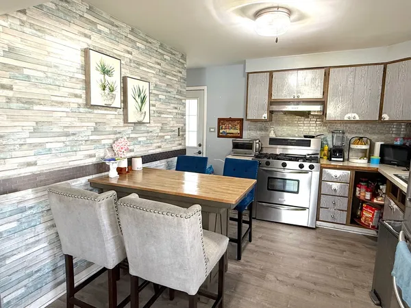 $299,900 | 617 McKinley Avenue, Mundelein, IL 60060