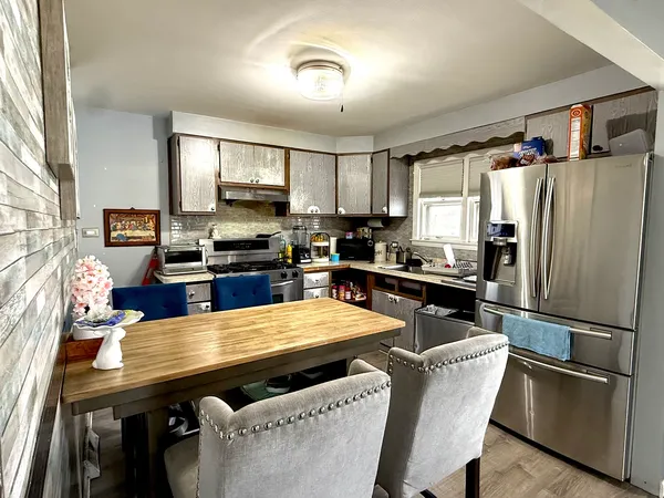 $299,900 | 617 McKinley Avenue, Mundelein, IL 60060