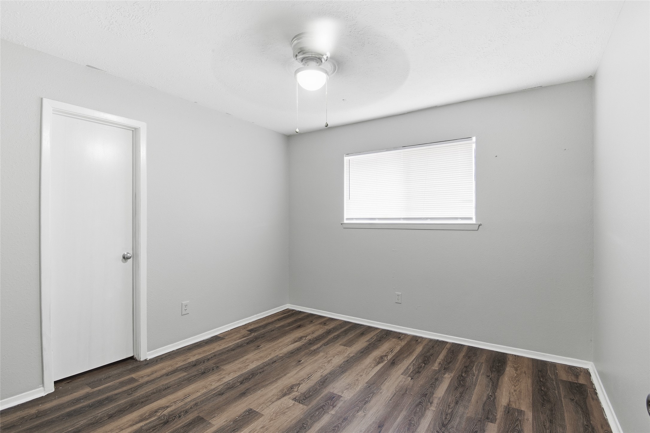6519 Bridgegate Drive Spring, TX 77373 - Photo 18 of 23 an empty room with a window