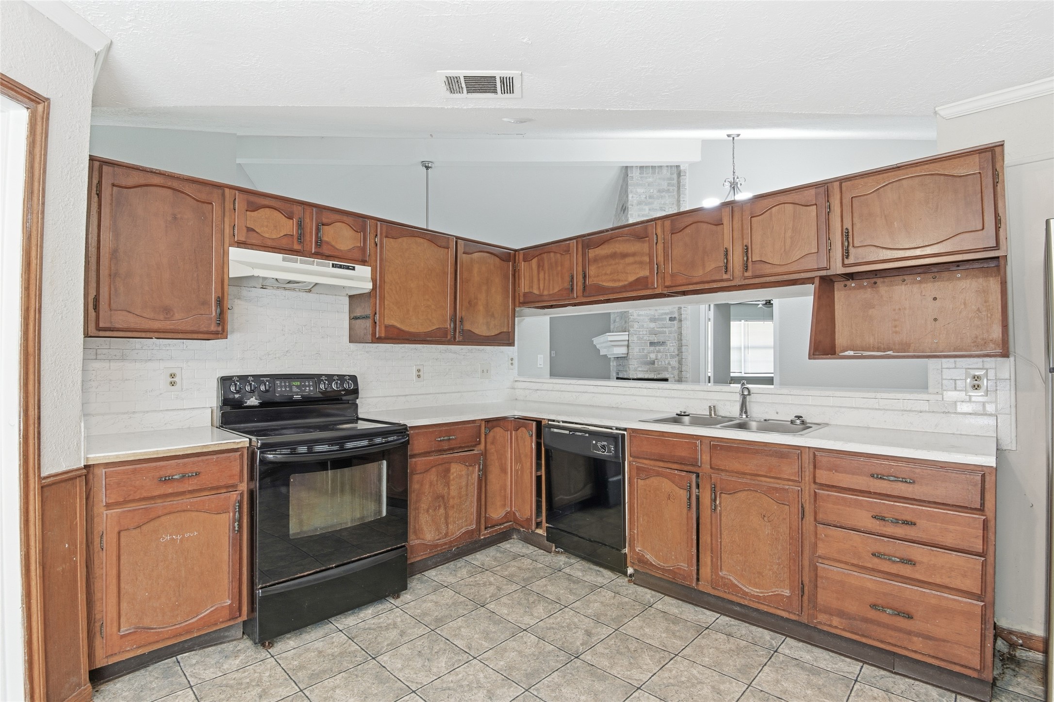 6519 Bridgegate Drive Spring, TX 77373 - Photo 10 of 23 a kitchen with a sink stove and cabinets