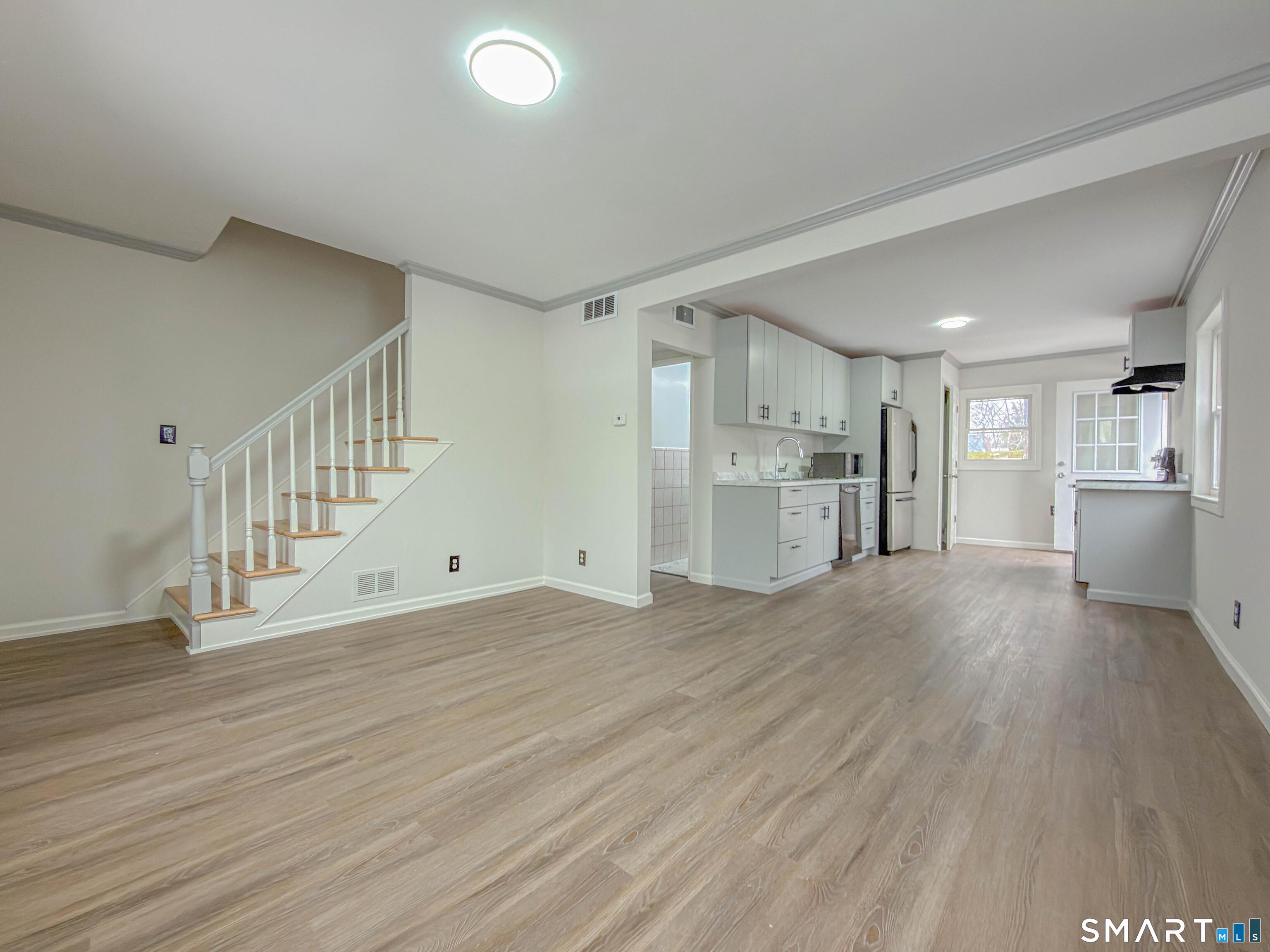 21 Skipper Street New Britain, CT 06053 - Photo 2 of 11