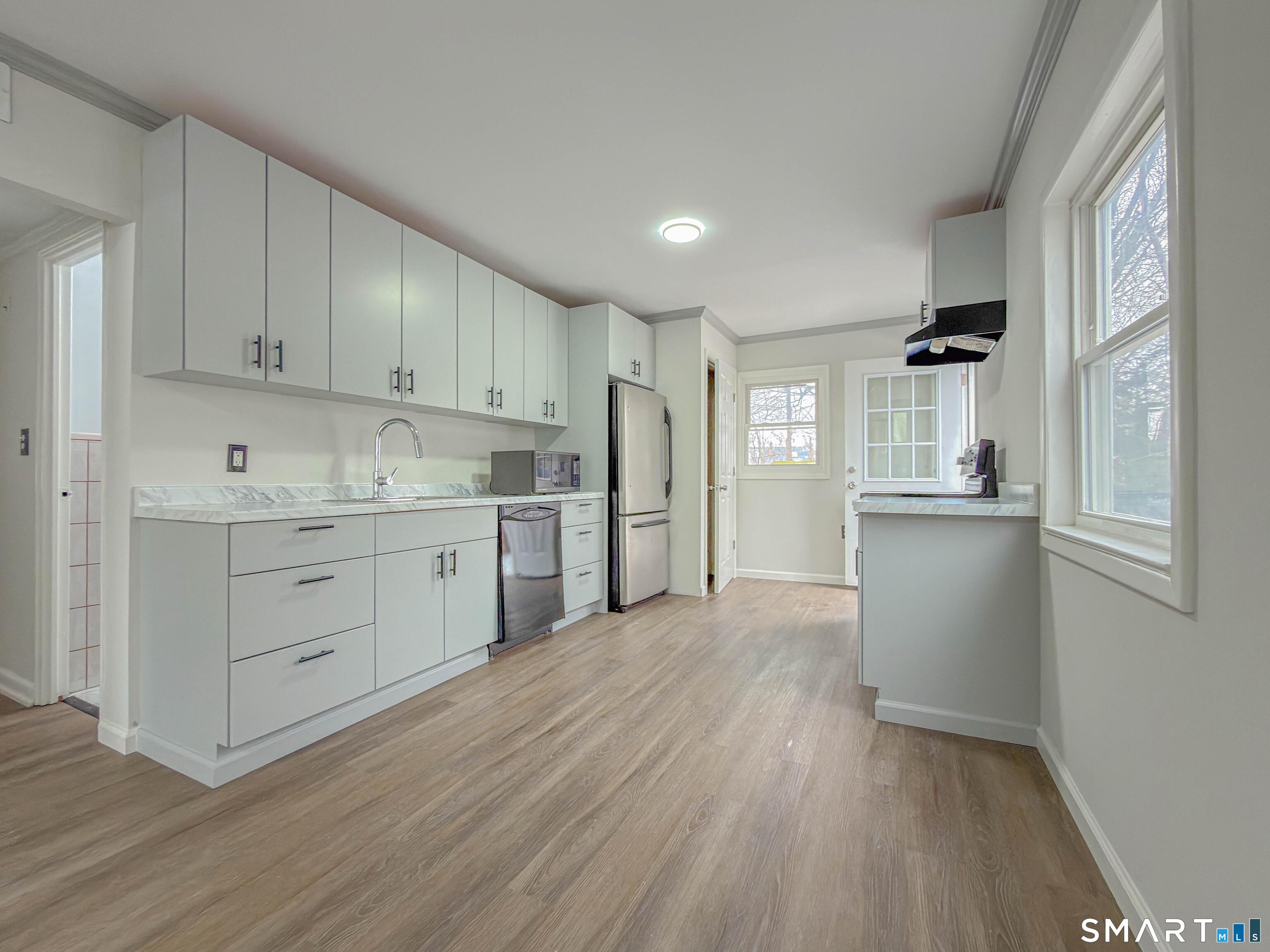 21 Skipper Street New Britain, CT 06053 - Photo 4 of 11