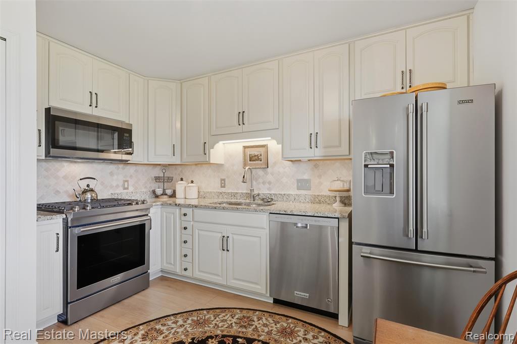 1700 River Road, Unit 8 Marysville, MI 48040 - Photo 16 of 31