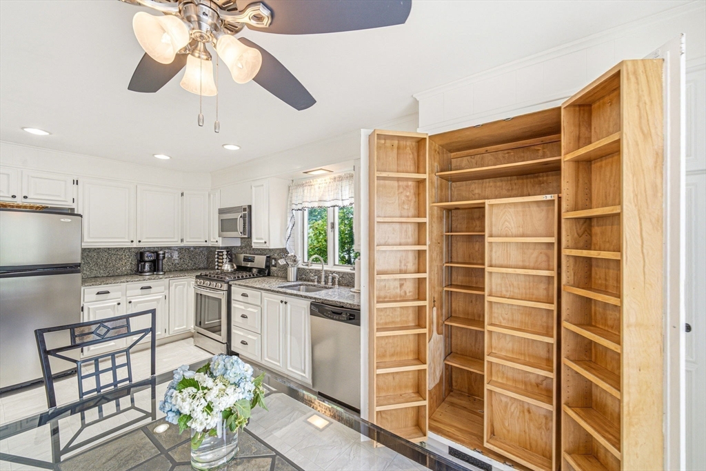 83 Grand Street Reading, MA 01867 - Photo 10 of 42