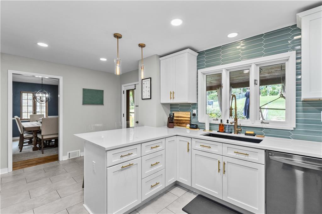 4744 Baptist Road Pittsburgh, PA 15227 - Photo 10 of 25 Gallery Image 10