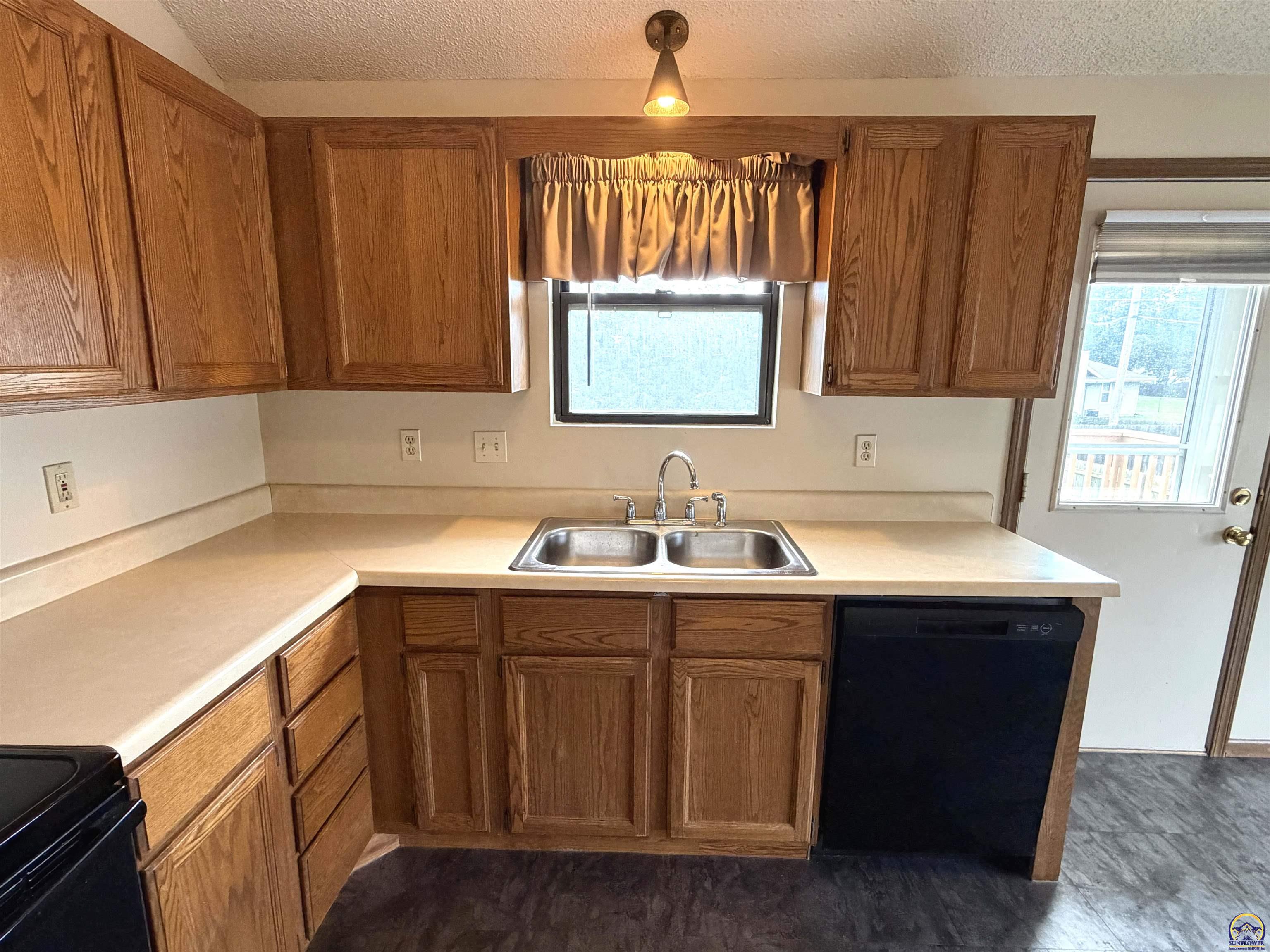 2514 Southwest Maxfield Road Topeka, KS 66614 - Photo 16 of 37