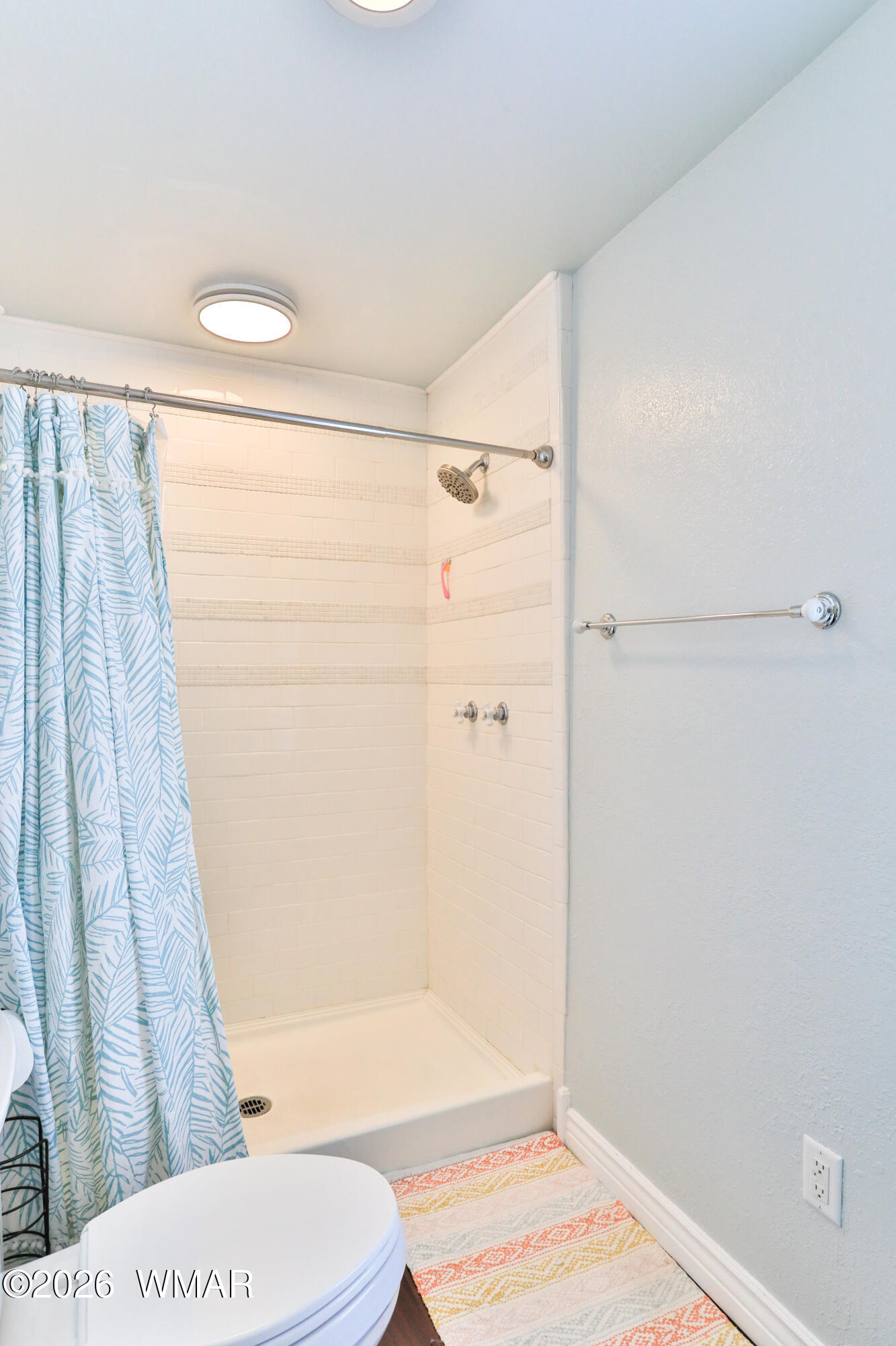 102 Crestview Road Holbrook, AZ 86025 - Photo 24 of 55 a bathroom with a shower and a toilet