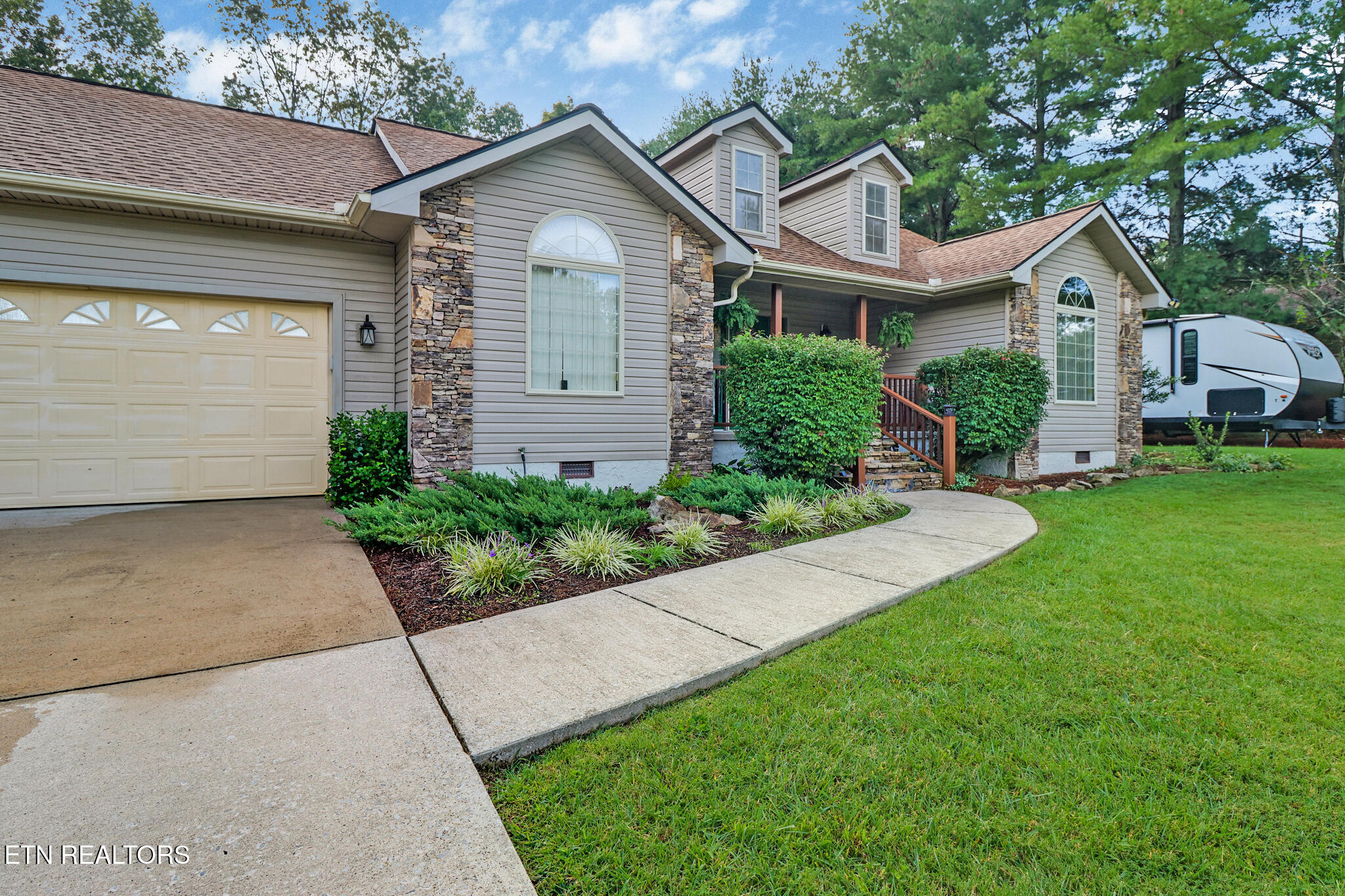 422 Pine Grove Road Crossville, TN 38571 - Photo 2 of 32 if1a9710-if1a9714