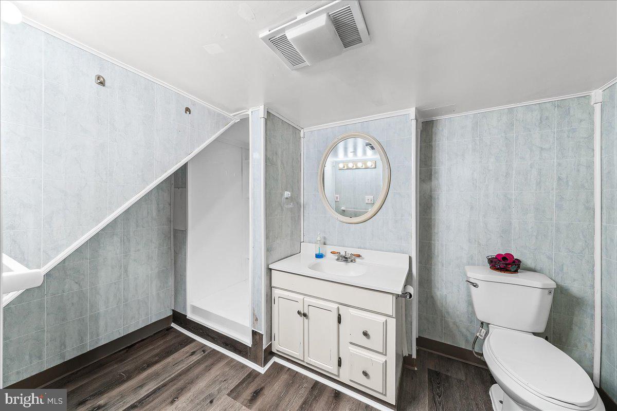 209 Boxwood Road Wilmington, DE 19804 - Photo 11 of 18 bathroom 2